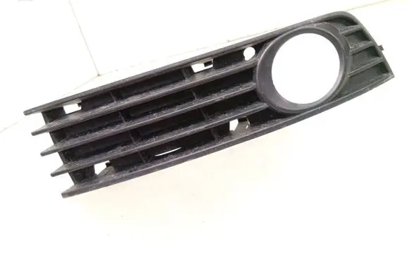 Audi A4 S4 B6 8E 8H Front fog light trim/grill 8E0807682A