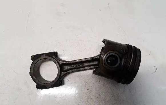 KIA Sorento Piston with connecting rod