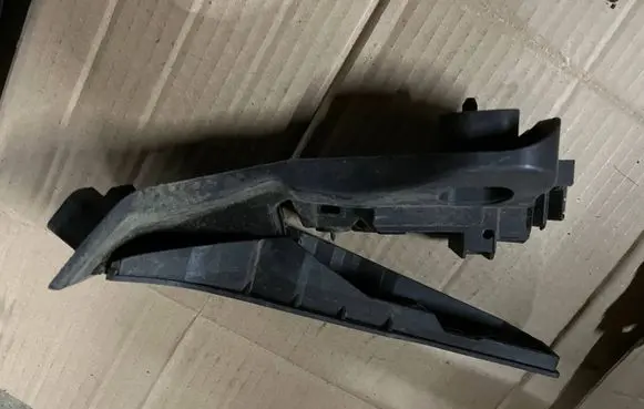 Accelerator throttle pedal