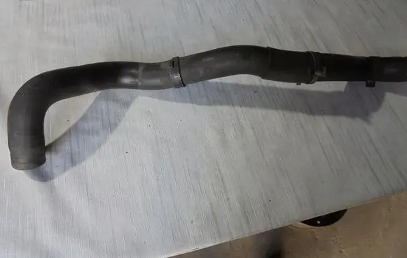 Nissan Navara D40 Engine coolant pipe/hose