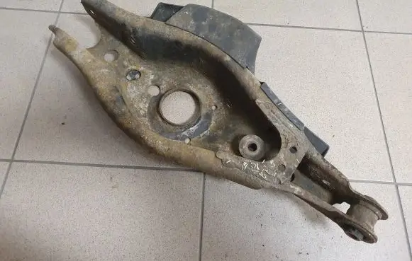 Toyota Avensis T270 Rear upper control arm/wishbone