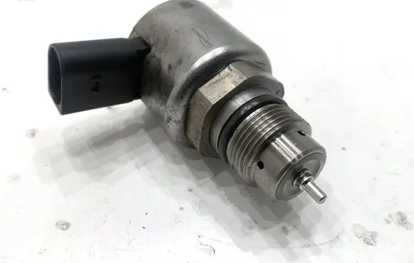 Mercedes-Benz GLK (X204) Fuel pressure regulator 9307Z522A00