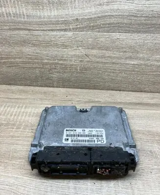 Opel Zafira A Engine control unit/module 24417169 0281010268