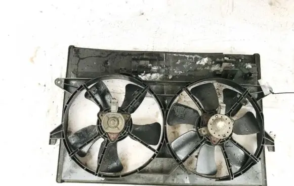 Mazda MPV Radiator cooling fan shroud
