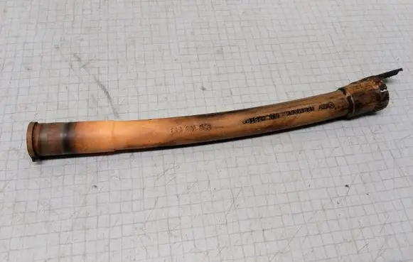 Volkswagen PASSAT B5 Oil fill pipe 038103663