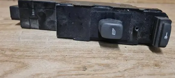 Volvo V70 Electric window control switch 9452961