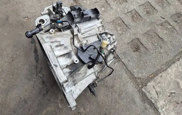Renault Trafic III (X82) Manual 6 speed gearbox PF6050