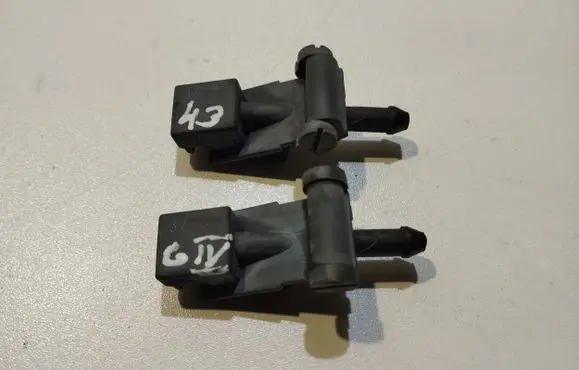 Volkswagen Golf IV Windshield washer spray nozzle 3B0955985C
