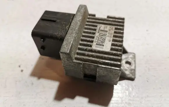 Citroen DS5 Glow plug pre-heat relay 9663824880