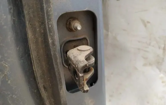 Ford Focus C-MAX Rear door check strap stopper