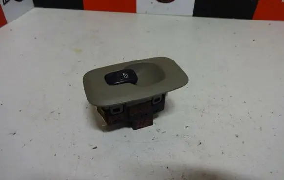 Volvo XC90 Electric window control switch 8685288