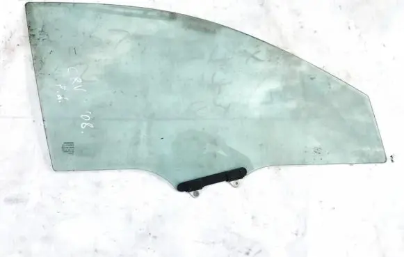 Honda CR-V Front door window glass four-door
