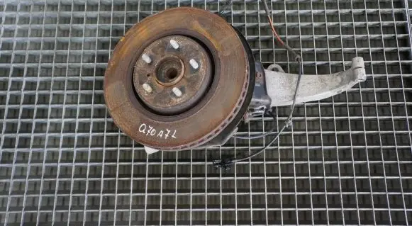 Infiniti Q70 Y51 Front wheel hub spindle knuckle