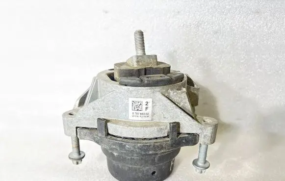 BMW 4 F32 F33 Engine mount bracket 6787663 241018