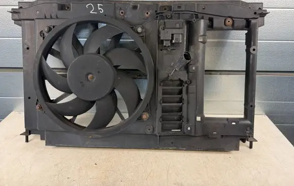 Peugeot 3008 I Radiator cooling fan shroud 9680390580