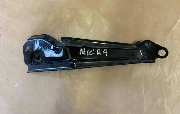 Nissan Micra K14 Fender mounting bracket F31615FAMA