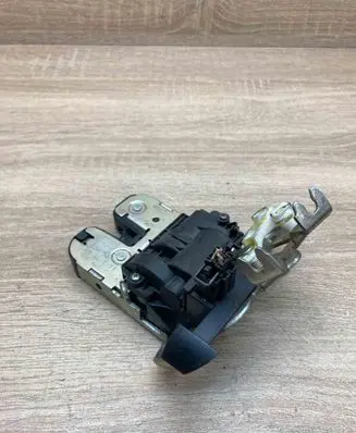 Audi A6 S6 C6 4F Tailgate/trunk/boot lock/catch/latch 8K9827305