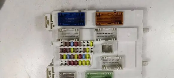 Ford Ranger Fuse module DB39-14A073-BF