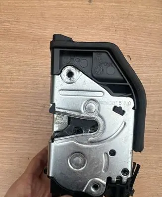 BMW 3 E90 E91 Rear door lock 7202148