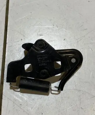 Ford Mustang VI Loading door lock loop/hook striker 54404B12
