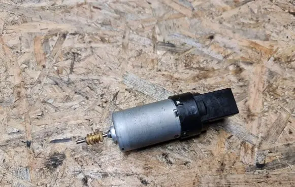 Audi A6 S6 C6 4F Seat adjustment motor 982675104