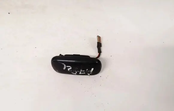 Audi A6 S6 C6 4F Front fender indicator light
