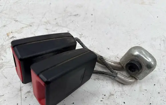 Volkswagen PASSAT B6 Rear seatbelt buckle 3C0857739B