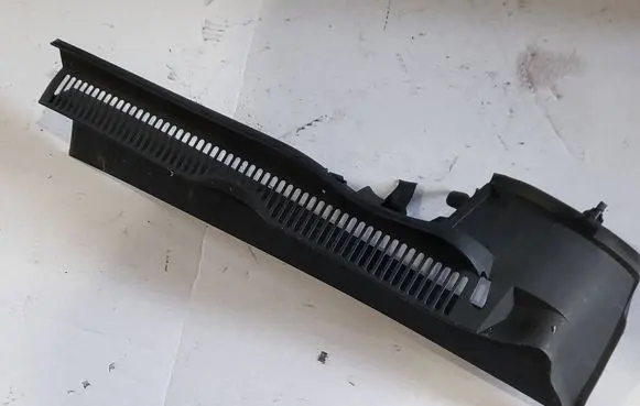 Volkswagen Touran III Wiper trim 5TB819404E 5TC819404F