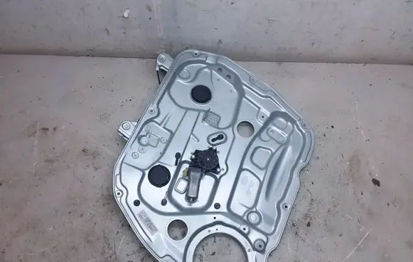 KIA Carens II Front door window regulator with motor 824801D060