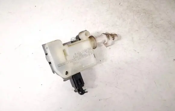 Skoda Octavia Mk2 (1Z) Central locking motor 1m0959781a 1z0810773
