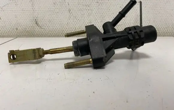 Clutch slave cylinder
