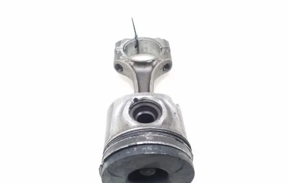Toyota Avensis T220 Piston with connecting rod