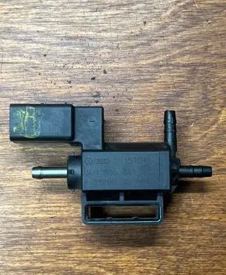 Volkswagen Golf VII Turbo solenoid valve 06H906283B 15T041 0328000