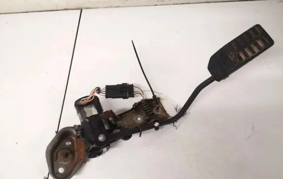 Nissan Almera Tino Accelerator throttle pedal 0281002425