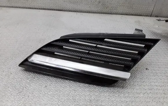 Nissan Primera Front bumper upper radiator grill 62330AU300