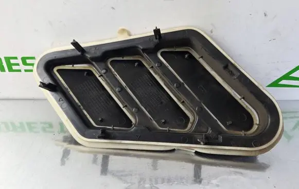 Opel Combo E Quarter panel pressure vent 9818354180