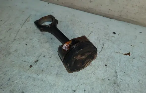 Mercedes-Benz C W205 Piston 