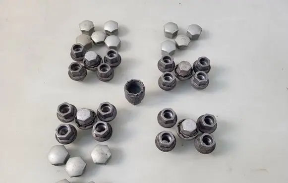 Volvo V40 Anti-theft wheel nuts and lock 