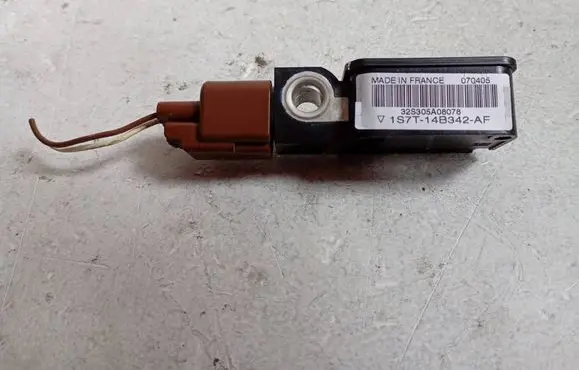 Ford Mondeo Mk III Airbag deployment crash/impact sensor 32S305A08078