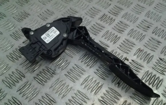 Opel Insignia A Accelerator pedal position sensor 13237356