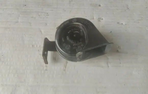 Audi A3 S3 8P Horn signal 8P0951221