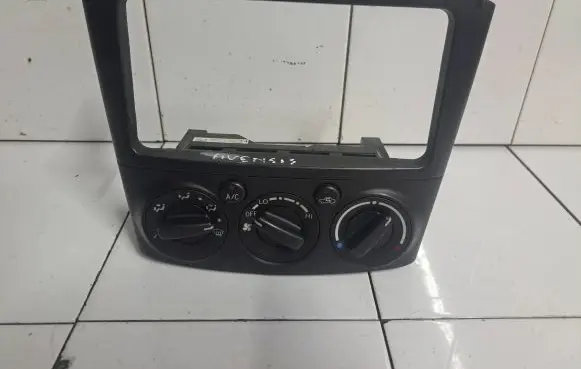 Toyota Avensis T250 Climate control unit 5590005240 MB1465704463