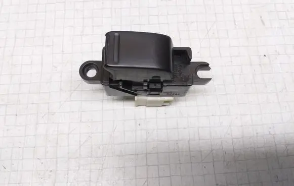 Nissan Almera N16 Electric window control switch