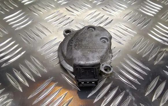 Audi A6 S6 C5 4B Camshaft speed sensor 0232101024 058905161B