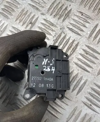 Nissan Juke I F15 Air flap motor/actuator 277321HA0A 120813C