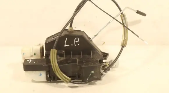 Volkswagen Fox Front door lock 5Z3837013C