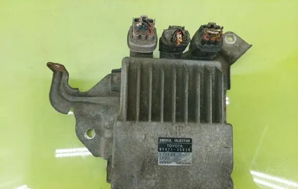 Toyota Corolla Verso E121 Engine control unit/module 8987120070