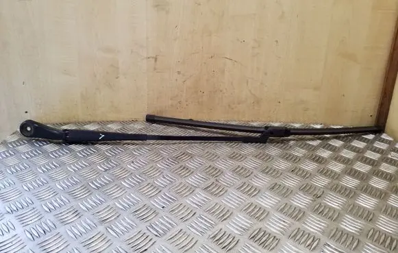 Opel Zafira C Front wiper blade arm 20812595