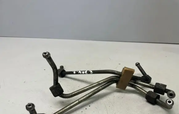 Volvo S60 Fuel injector supply line/pipe 
