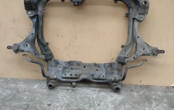 Hyundai i30 Front subframe 62405-2L000